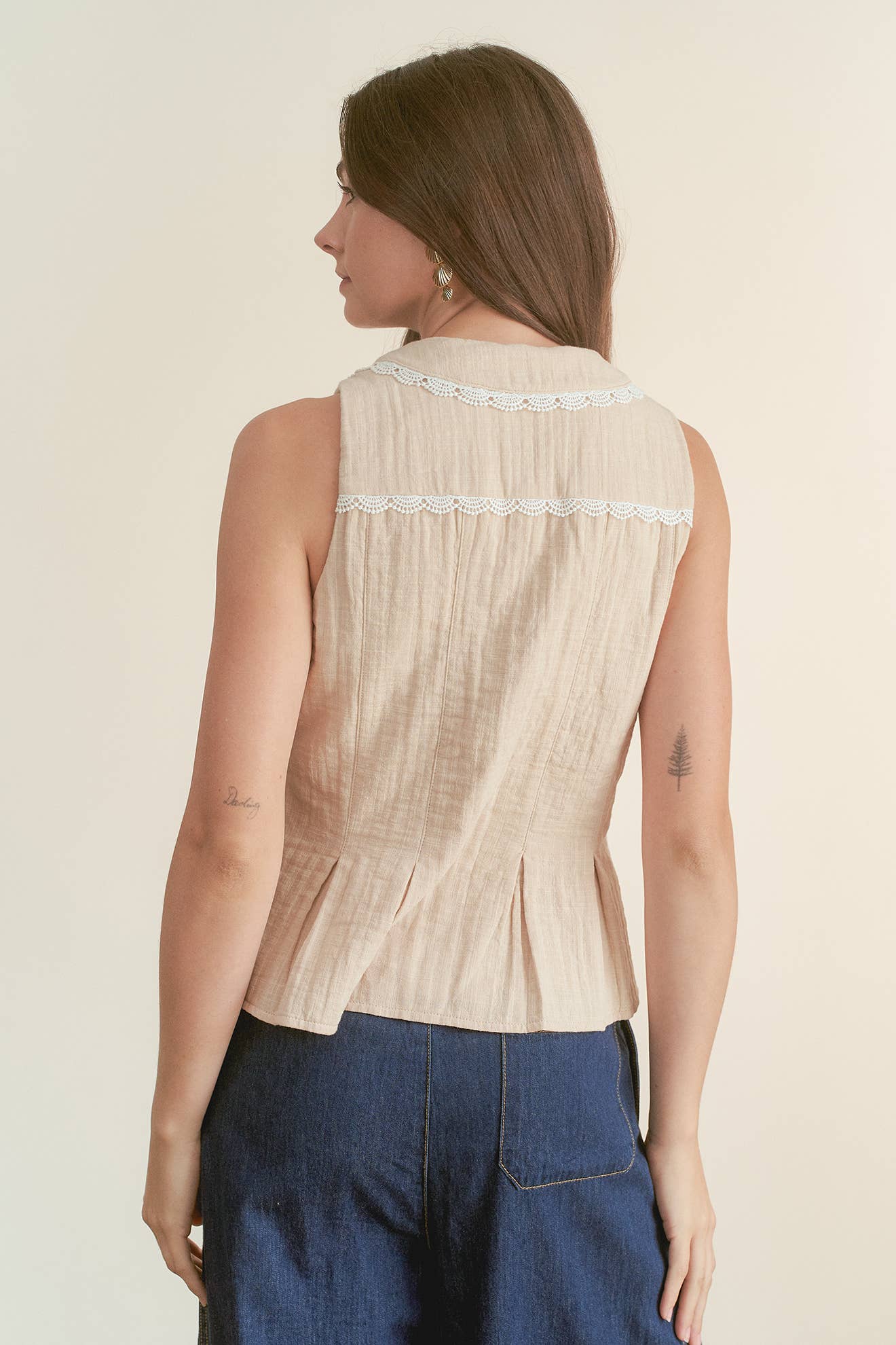 Scallop Edge Lace Detail Collar Vest Top