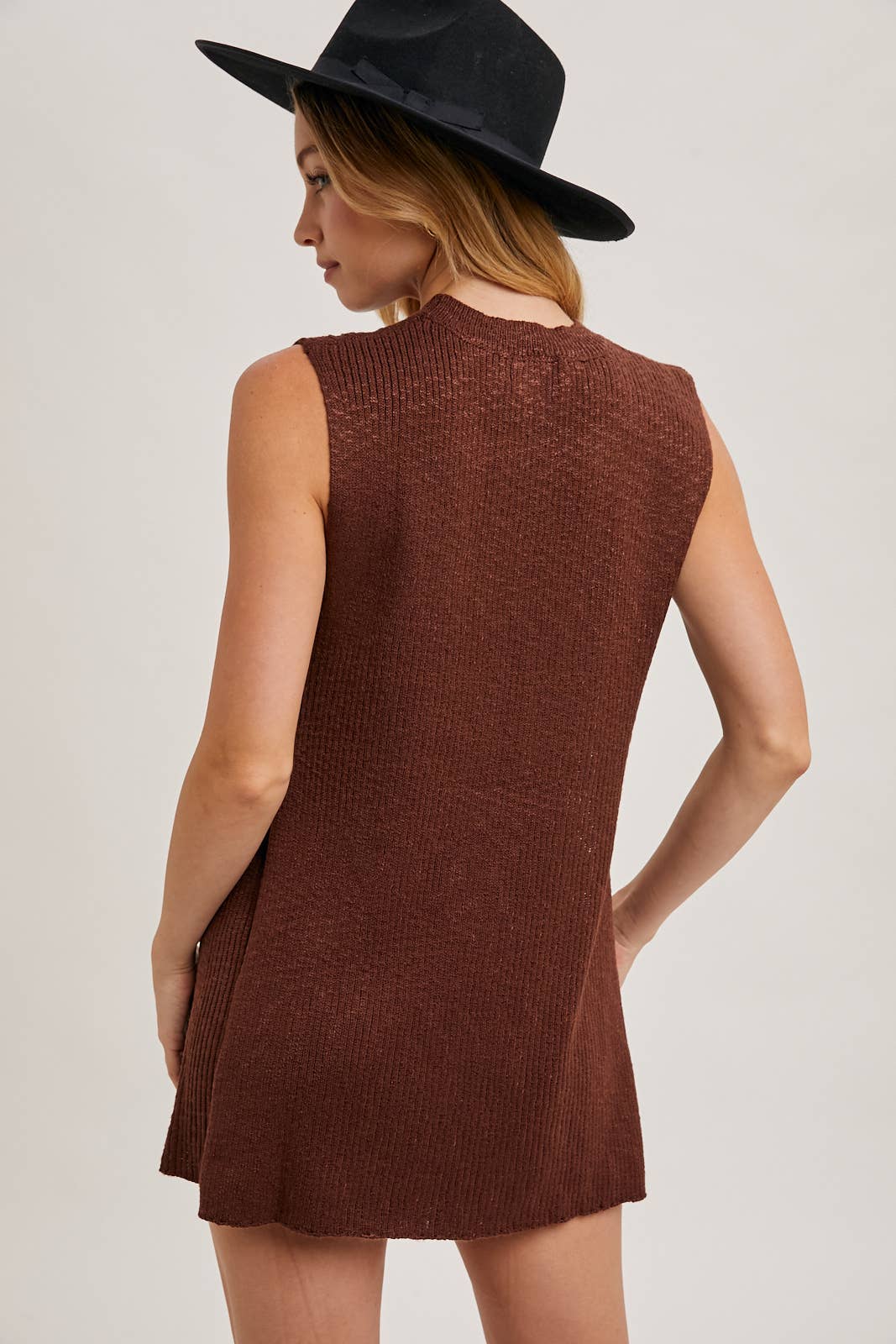 Sleeveless Side Slit & Short Knit Sweater Set