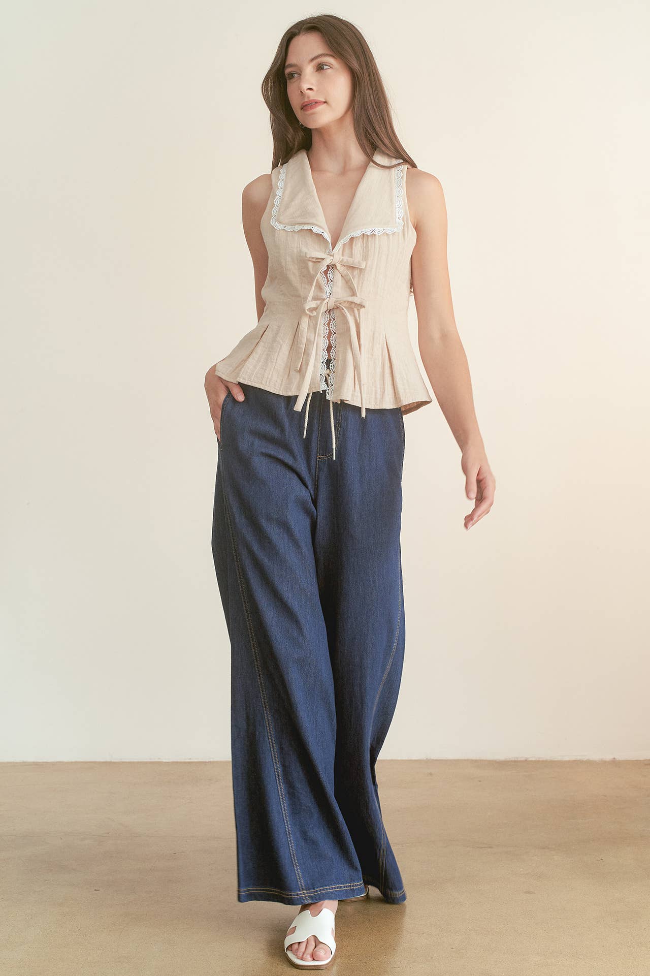 Scallop Edge Lace Detail Collar Vest Top