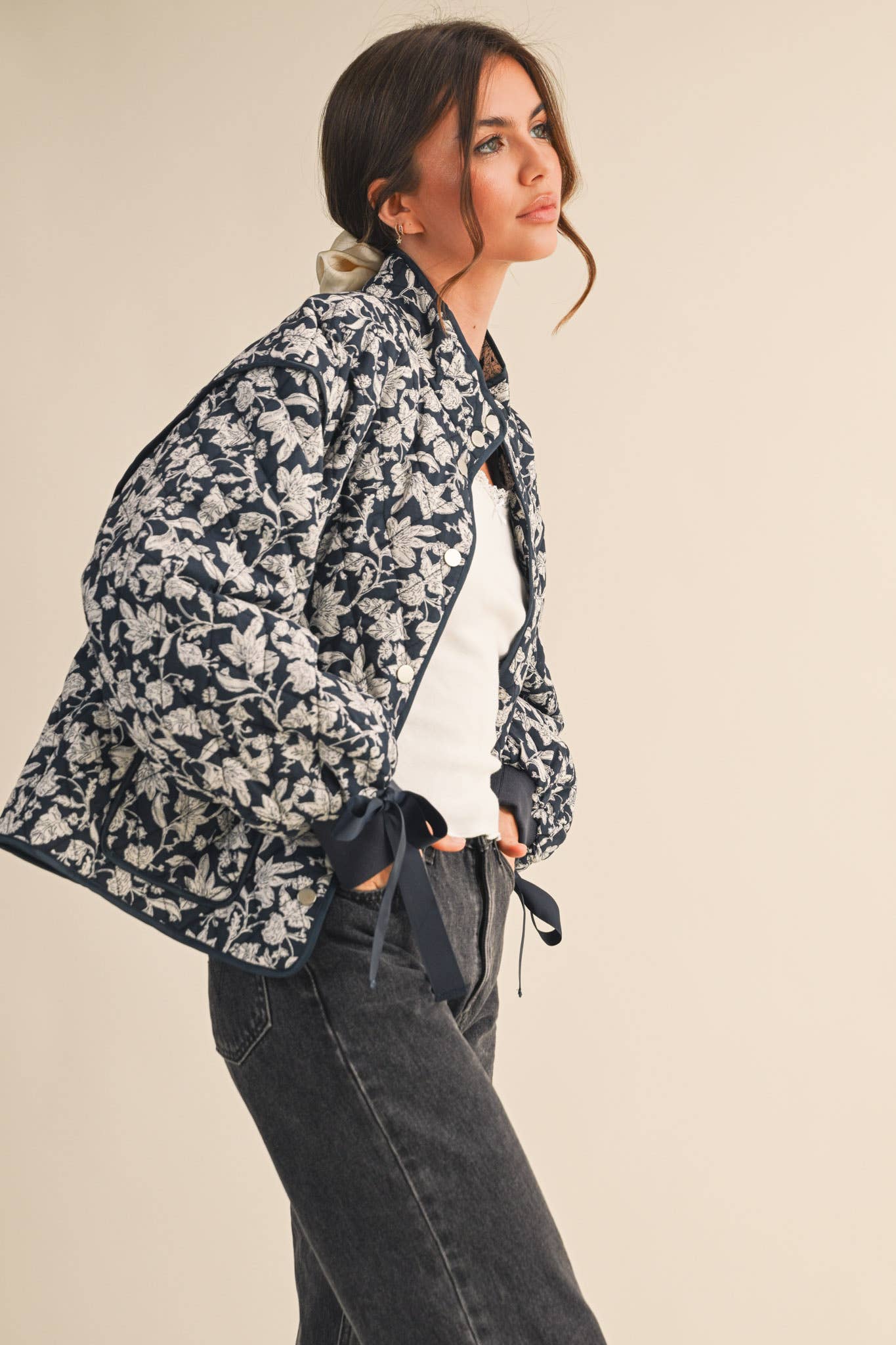 FLORAL QUILTED JACKET WITH RIBBON DETAIL MJK3622